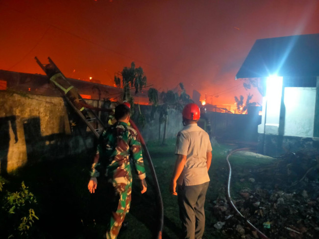 Kebakaran melanda pemukiman warga di Medan. [Dok BPBD Medan]